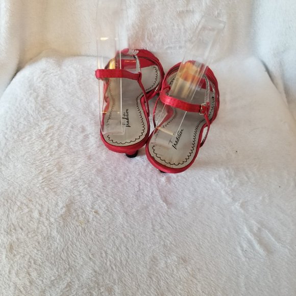 Tradition "Effie" Embellished Red Satin Slingback Sandals  Size 7.5 M - Picture 8 of 9